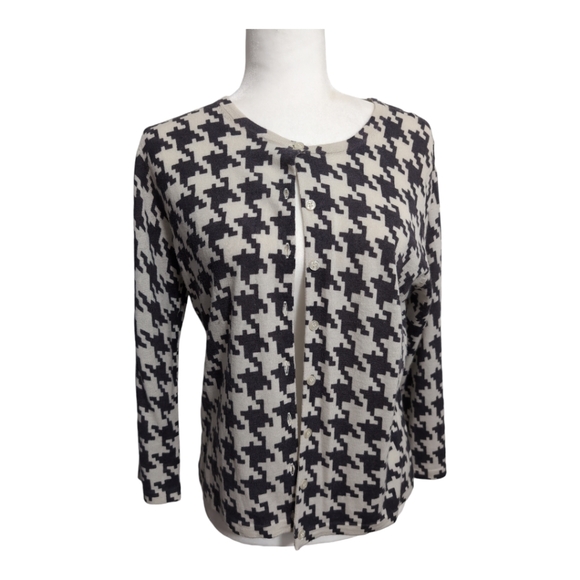 Garnet Hill Sweaters - Garnet Hill sweater black and white‎ button down large Merino wool argyle